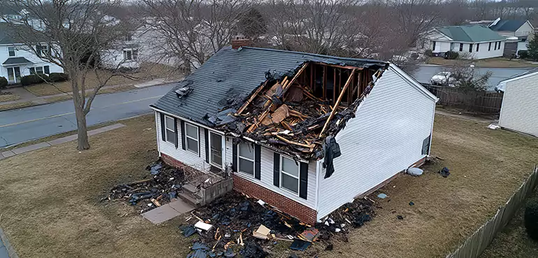 Why Choose Us for Selling Damaged House in Des Moines, IA?