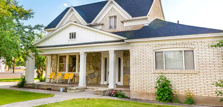 Why Homeowners in Des Moines Sell Their Houses After Losing a Job – And How We Can Help