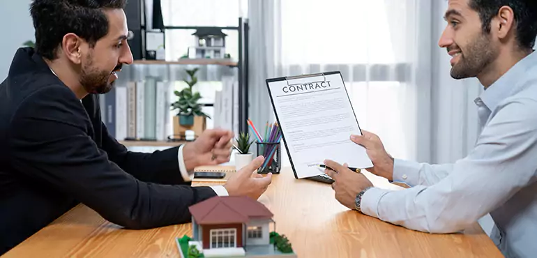 Why Choose Us for Contract Assignments in Des Moines, IA?